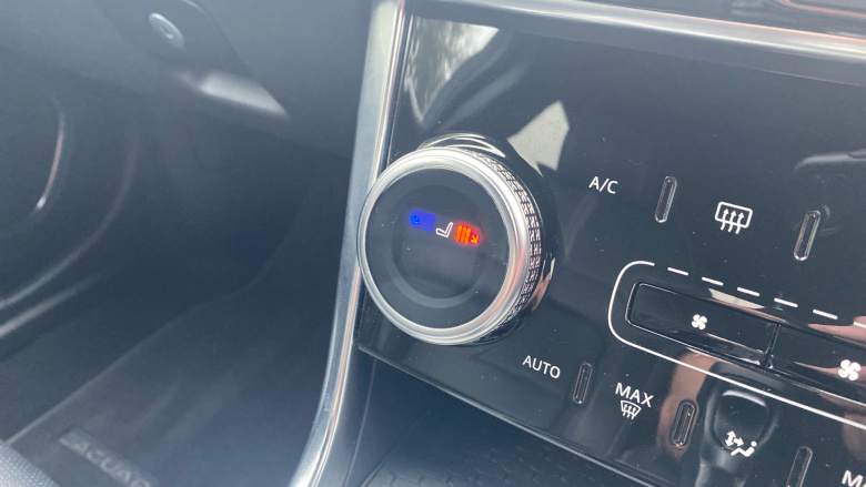 Jaguar XE 2.0 D200 R-Dynamic SE 4dr Auto Diesel Saloon